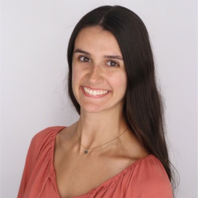 Hannah Dake headshot