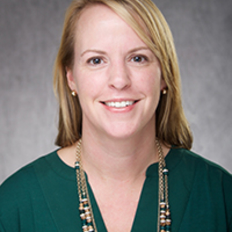 Kelly Vanquist headshot